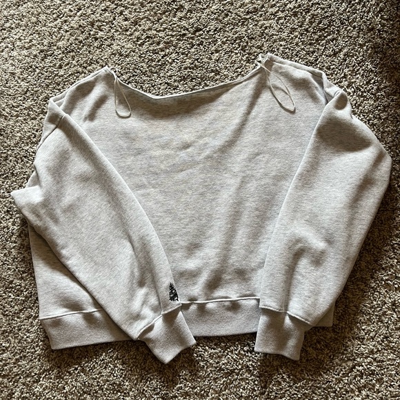 Hollister Light Gray Off-the-Shoulder Snoopy Graphic Sweatshirt - Picture 4 of 4